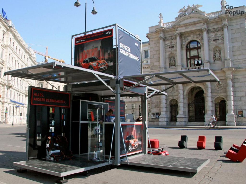 modular box settled as pop-up store of a cars' brand